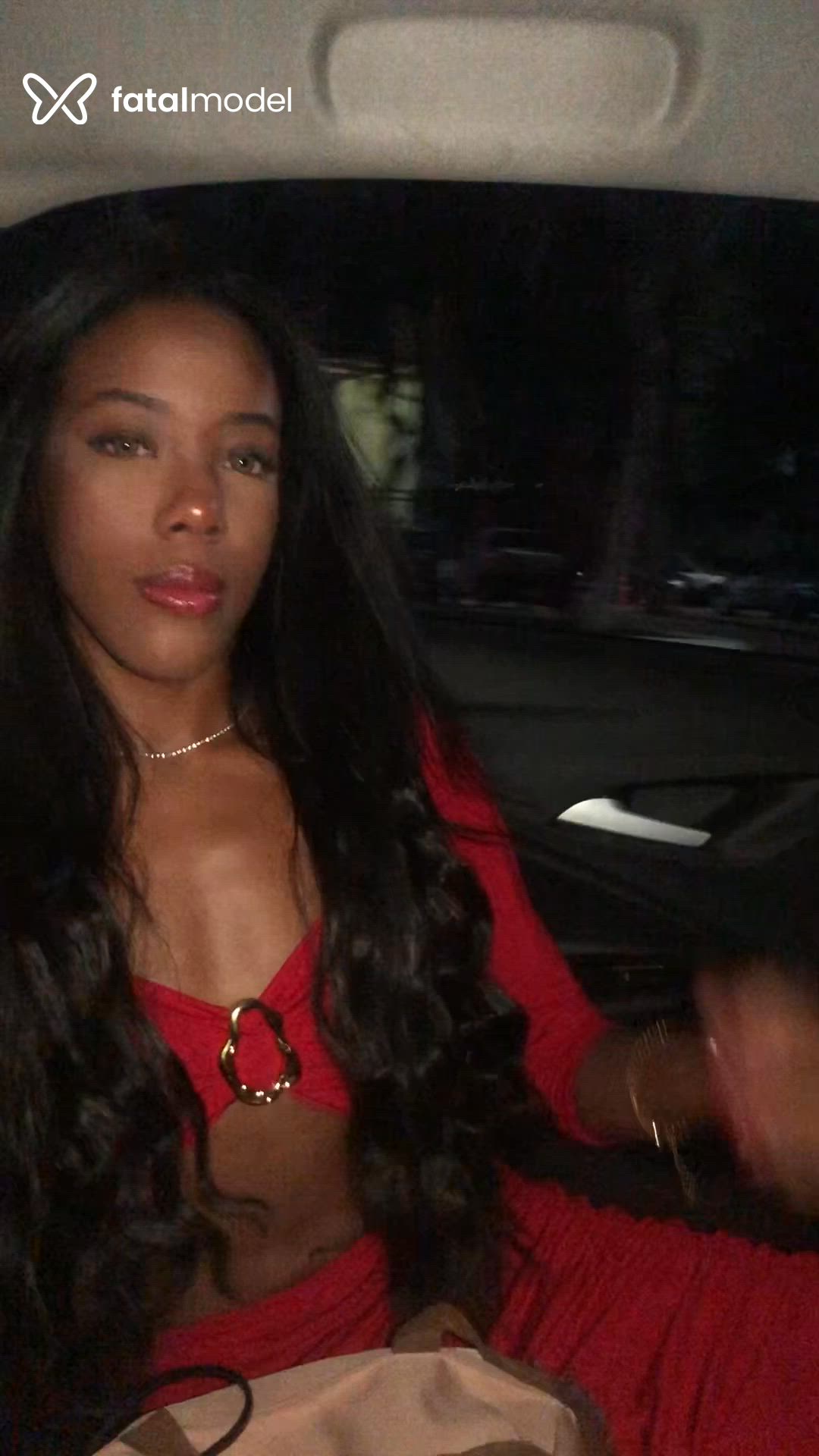 Acompanhante mulher morena (o) de olhos pretos - Malu