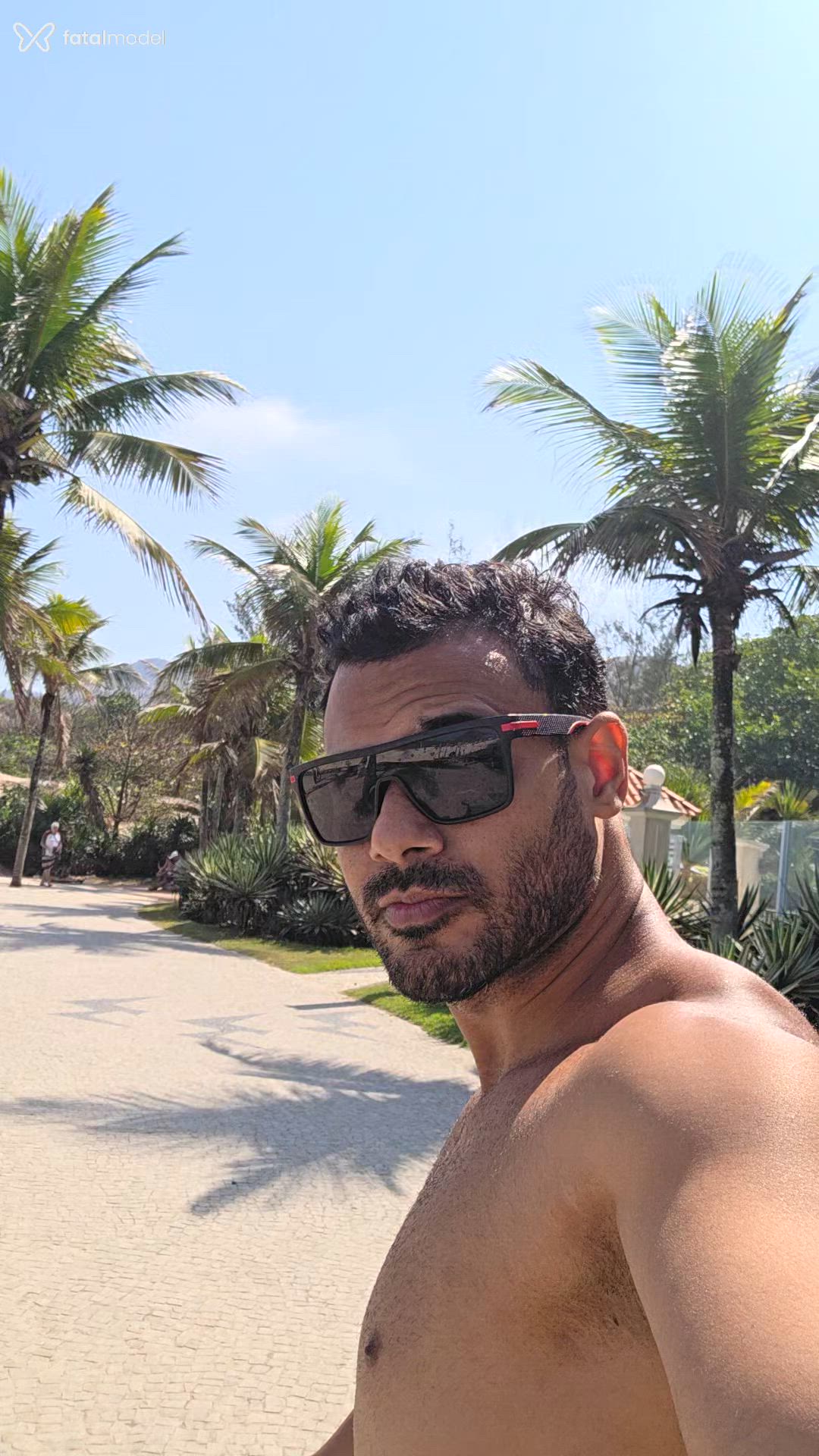 Acompanhante homem morena (o) de olhos castanhos - Tom Elis