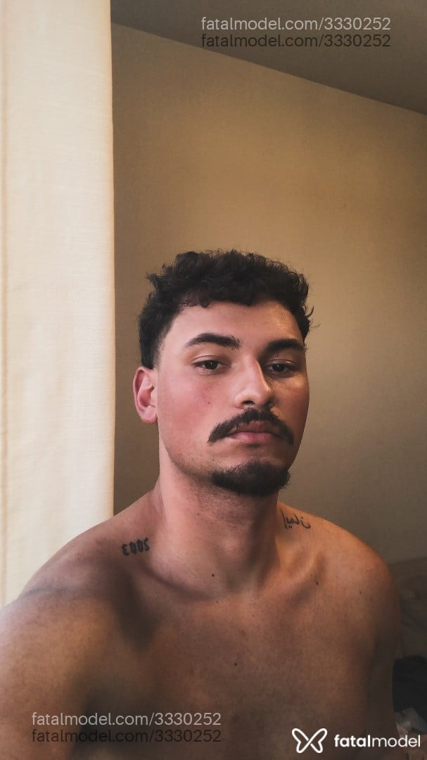 Acompanhante homem com cabelo castanho de olhos pretos - Maxuel Acompanhante homem com cabelo castanho de olhos pretos - Maxuel