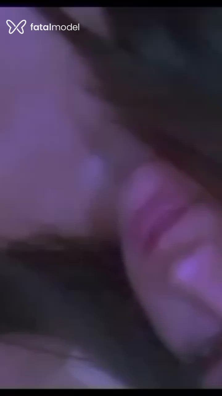 Acompanhante mulher morena (o) de olhos castanhos - Tininha Acompanhante mulher morena (o) de olhos castanhos - Tininha
