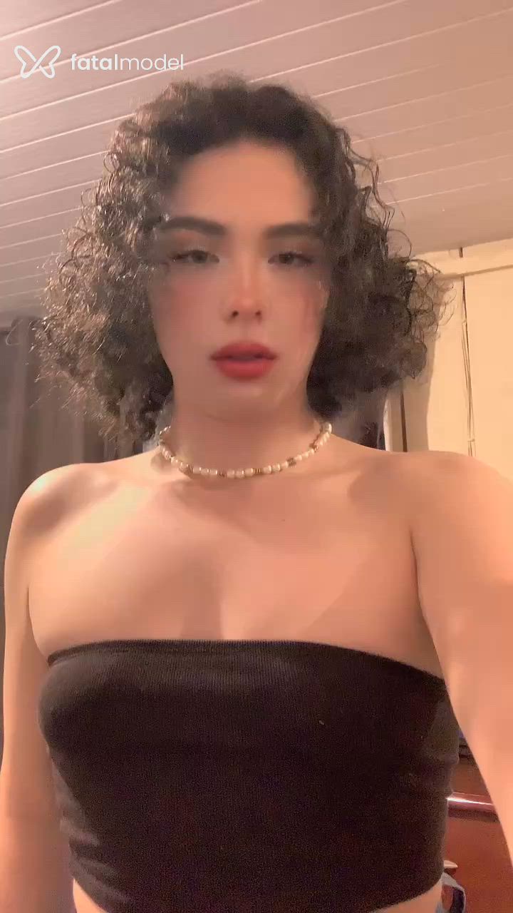 Acompanhante mulher trans com cabelo castanho de olhos mel - Imola