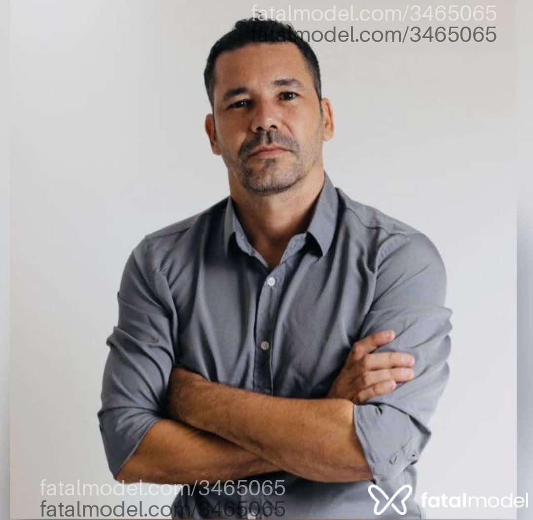 Acompanhante homem com cabelo castanho de olhos castanhos em Rio de Janeiro Acompanhante homem com cabelo castanho de olhos castanhos em Rio de Janeiro - Vitor