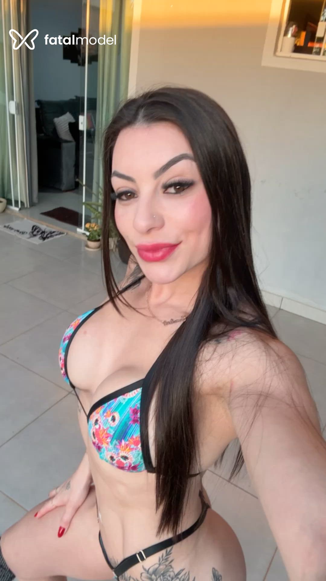 Acompanhante mulher com cabelo castanho de olhos castanhos em Sinop Acompanhante mulher com cabelo castanho de olhos castanhos em Sinop - Criis