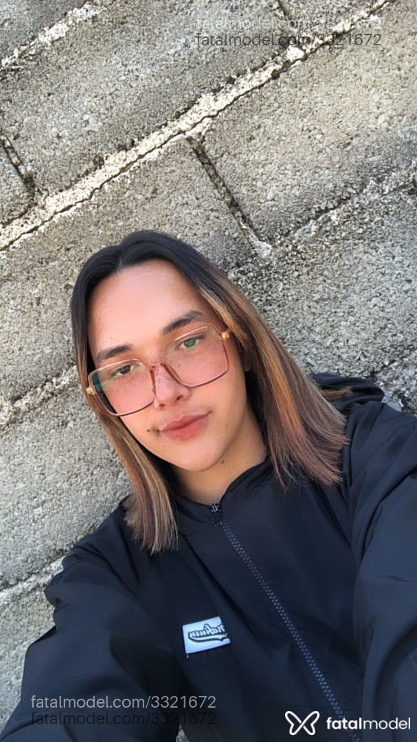 Acompanhante mulher trans com cabelo castanho de olhos castanhos - Thalita Acompanhante mulher trans com cabelo castanho de olhos castanhos - Thalita