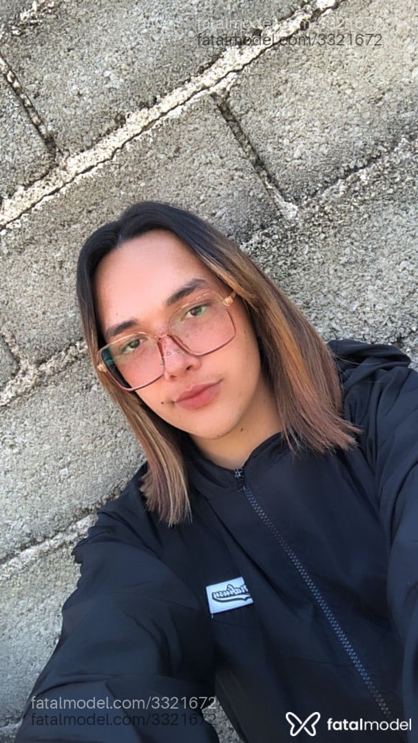 Acompanhante mulher trans com cabelo castanho de olhos castanhos - Thalita Acompanhante mulher trans com cabelo castanho de olhos castanhos - Thalita