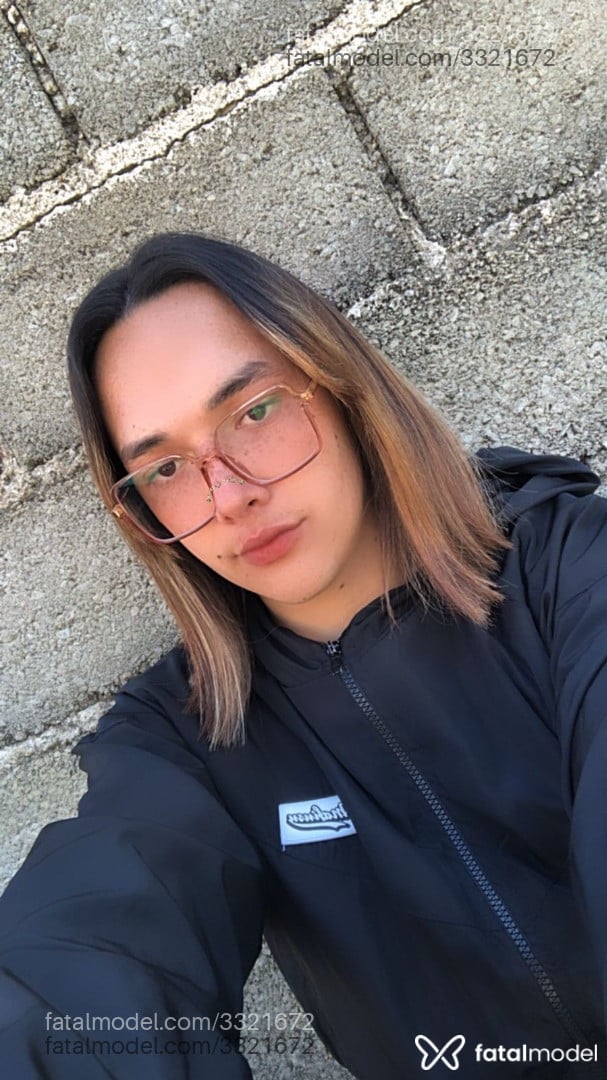 Acompanhante mulher trans com cabelo castanho de olhos castanhos - Thalita Acompanhante mulher trans com cabelo castanho de olhos castanhos - Thalita