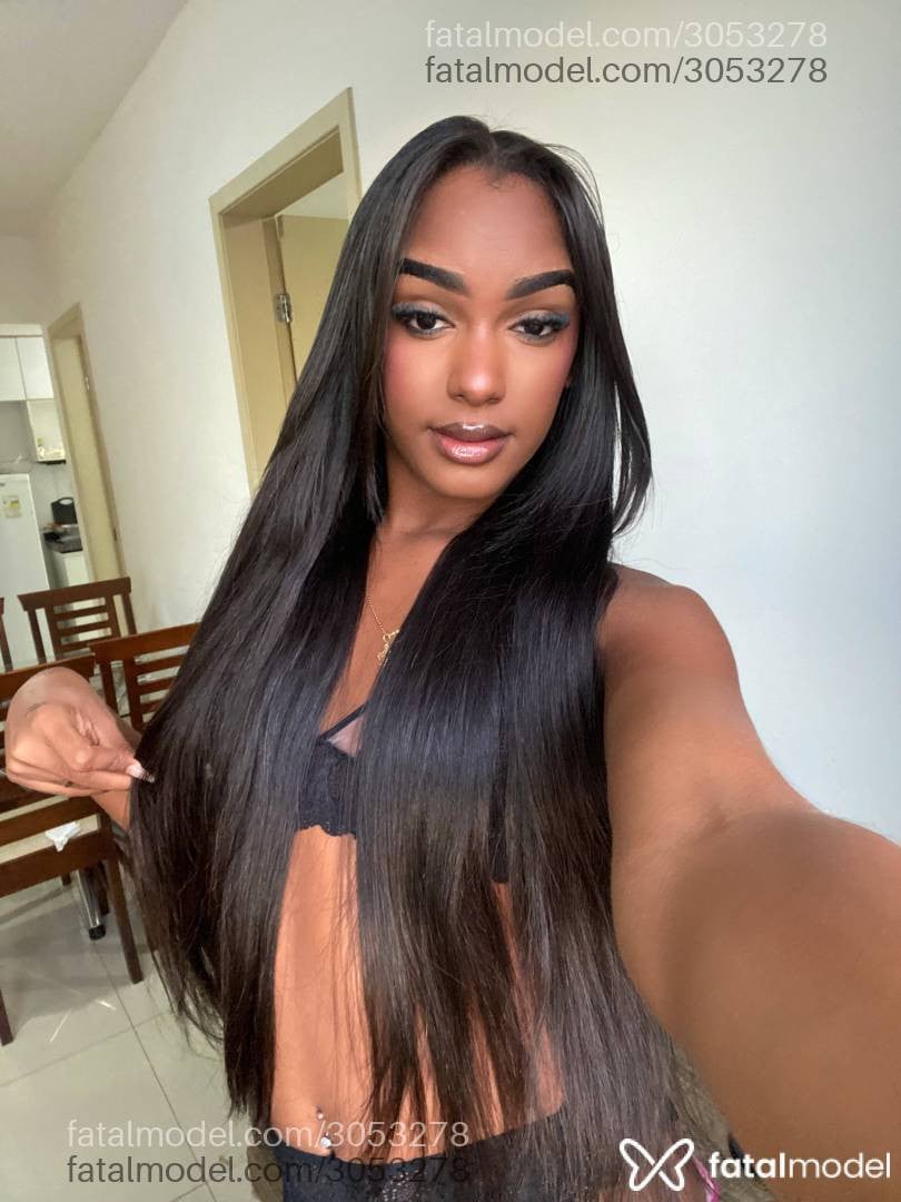 Acompanhante mulher trans com cabelo castanho de olhos pretos em Feira de Santana - Sophia