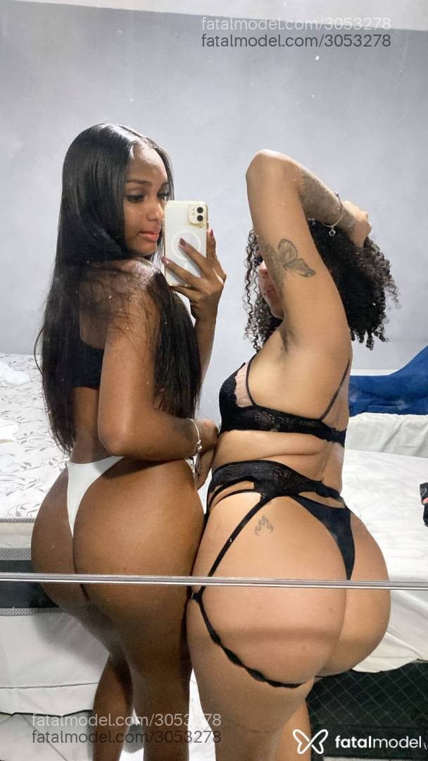 Acompanhante mulher trans com cabelo castanho de olhos pretos - Sophia
