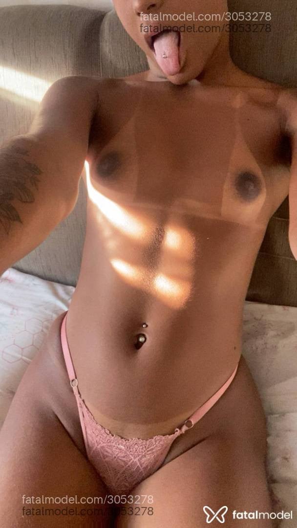 Acompanhante mulher trans com cabelo castanho de olhos pretos em Feira de Santana - Sophia