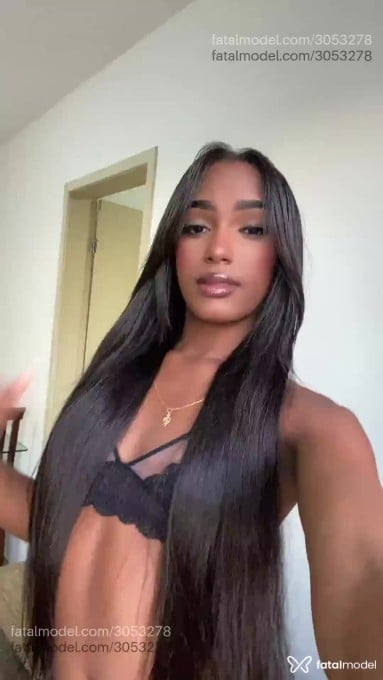 Acompanhante mulher trans com cabelo castanho de olhos pretos em Feira de Santana - Sophia
