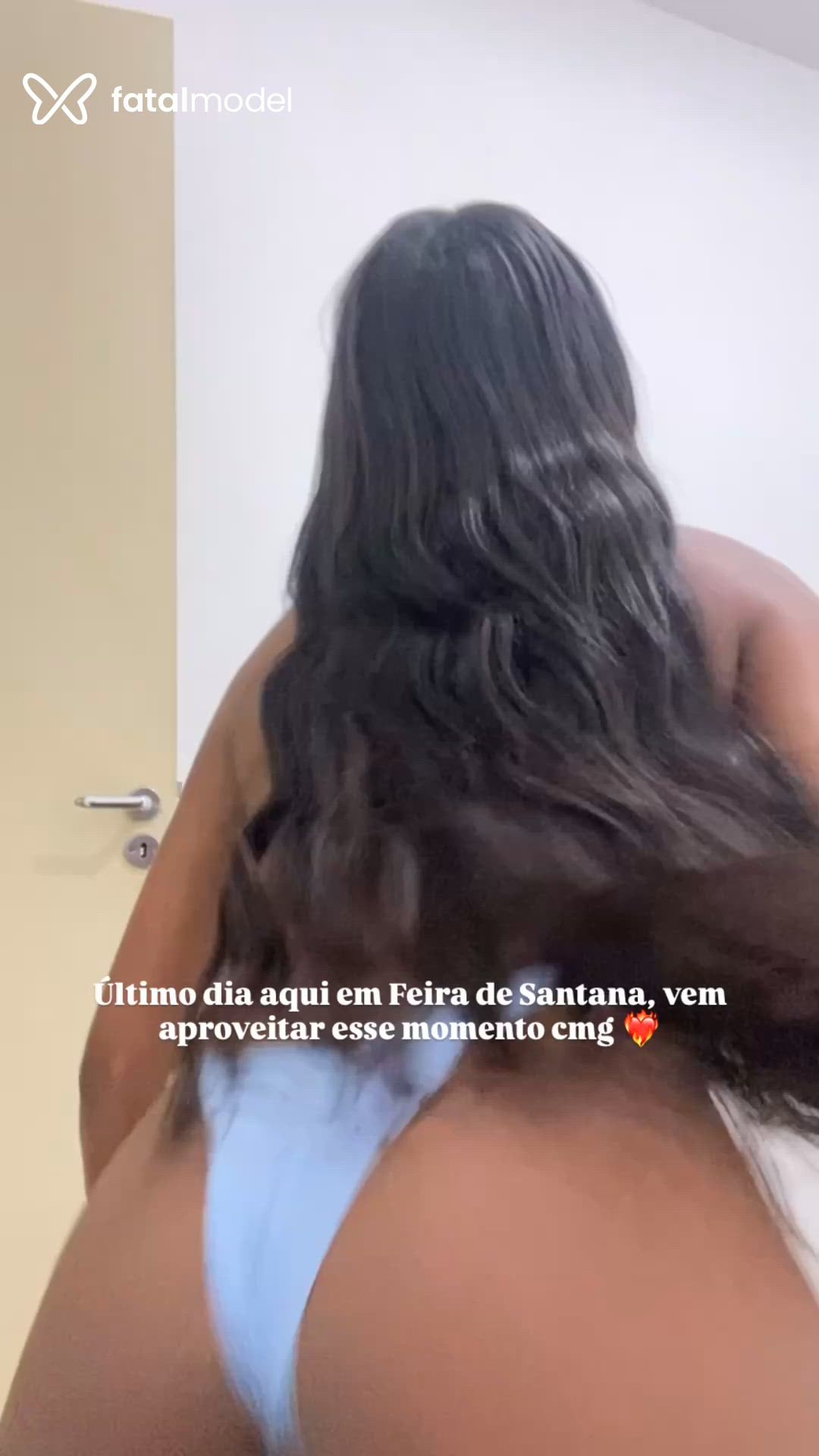 Acompanhante mulher trans com cabelo castanho de olhos pretos - Sophia
