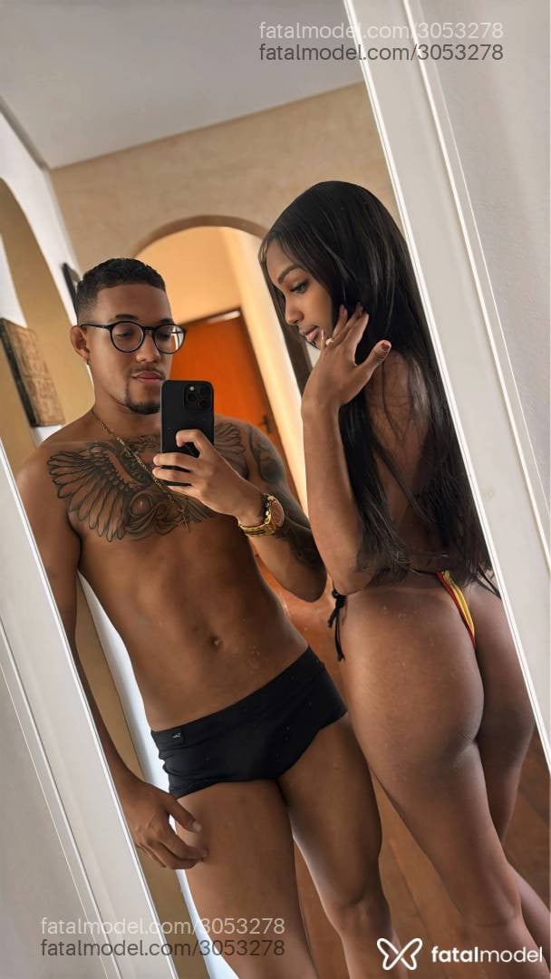 Acompanhante mulher trans com cabelo castanho de olhos pretos - Sophia