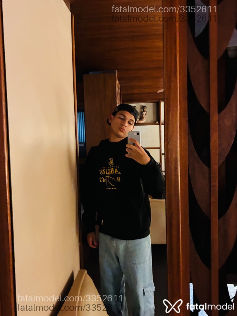 Acompanhante homem com cabelo castanho de olhos castanhos em Rio de Janeiro - Arthur Salles