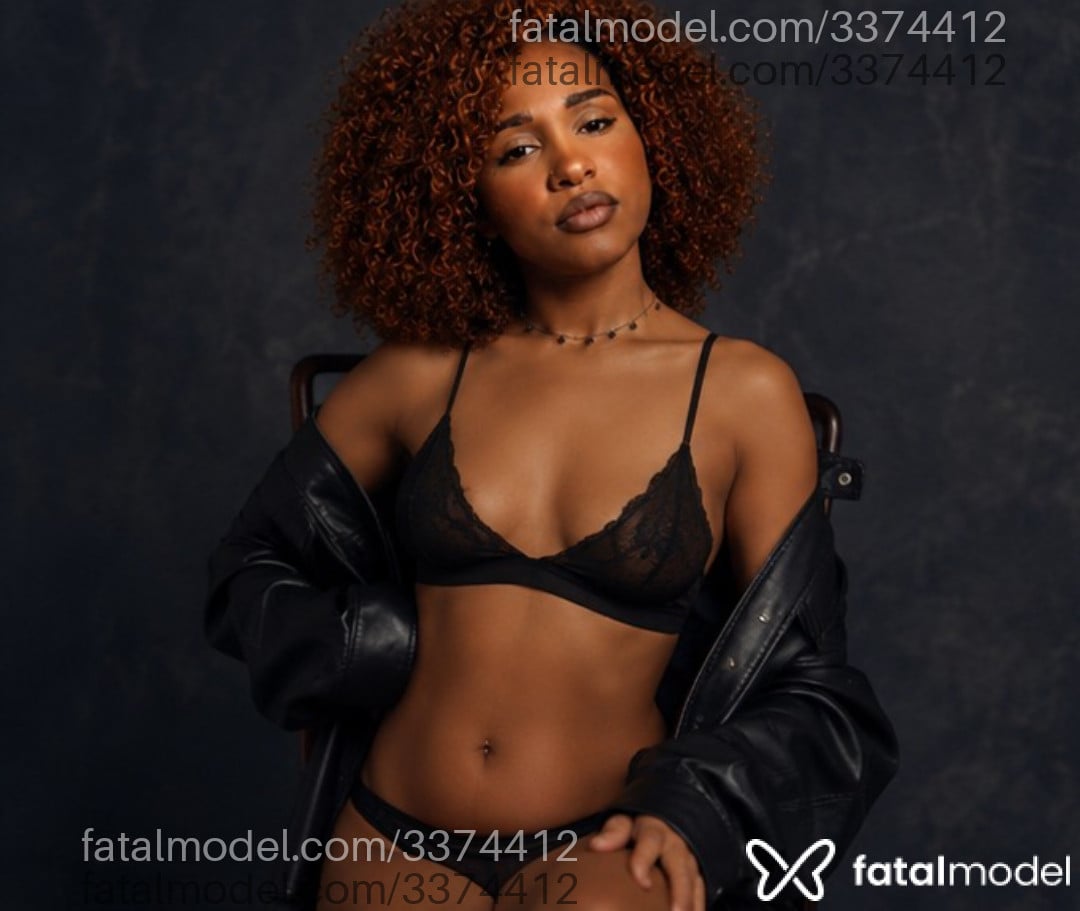 Acompanhante mulher com cabelo castanho de olhos castanhos em Rio das Ostras - Ludmilla