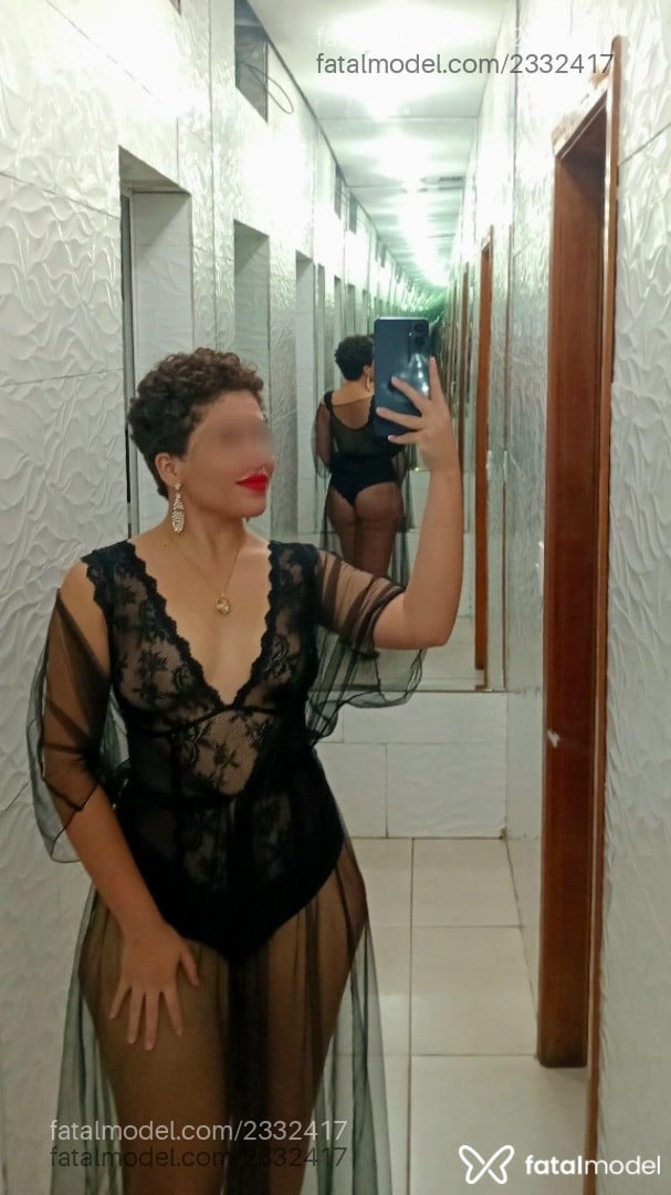 Acompanhante mulher com cabelo castanho de olhos castanhos em Maringá - Leoaa