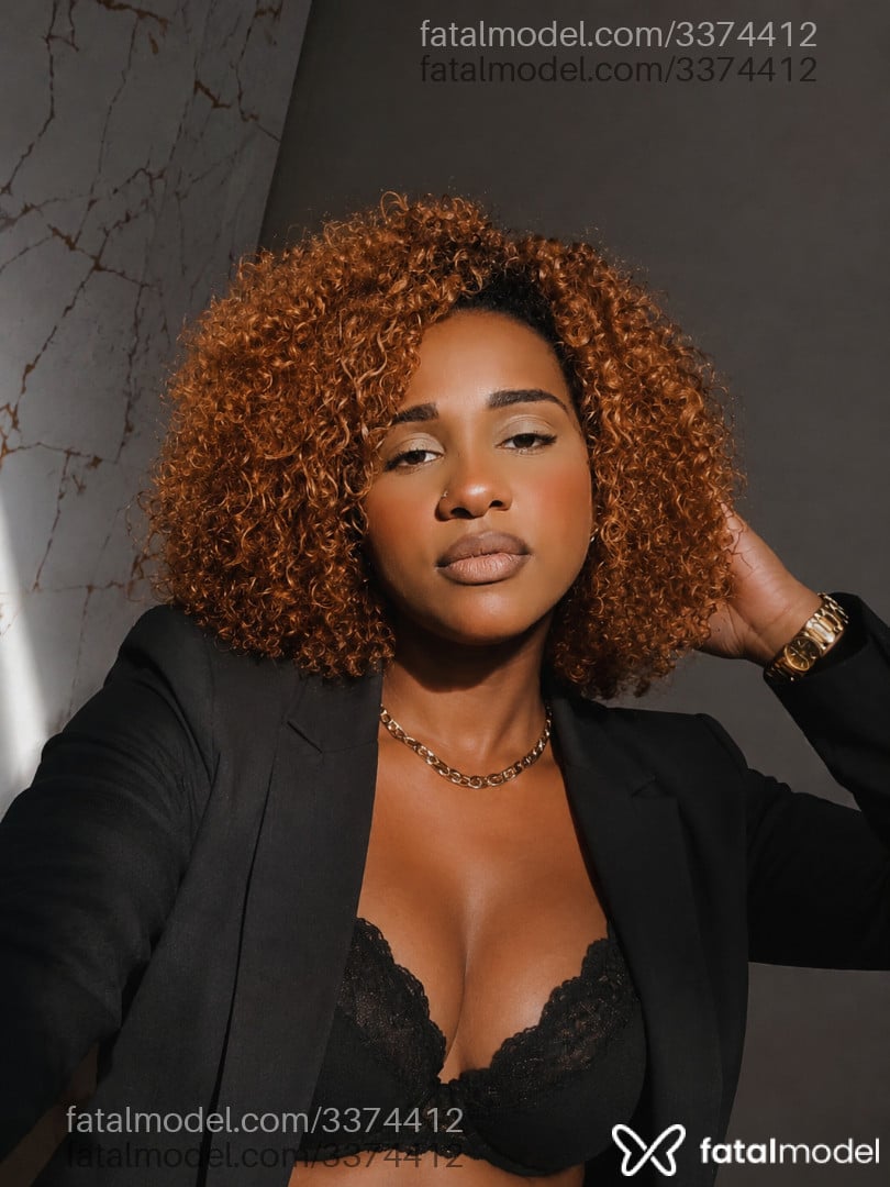 Acompanhante mulher com cabelo castanho de olhos castanhos em Rio das Ostras - Ludmilla