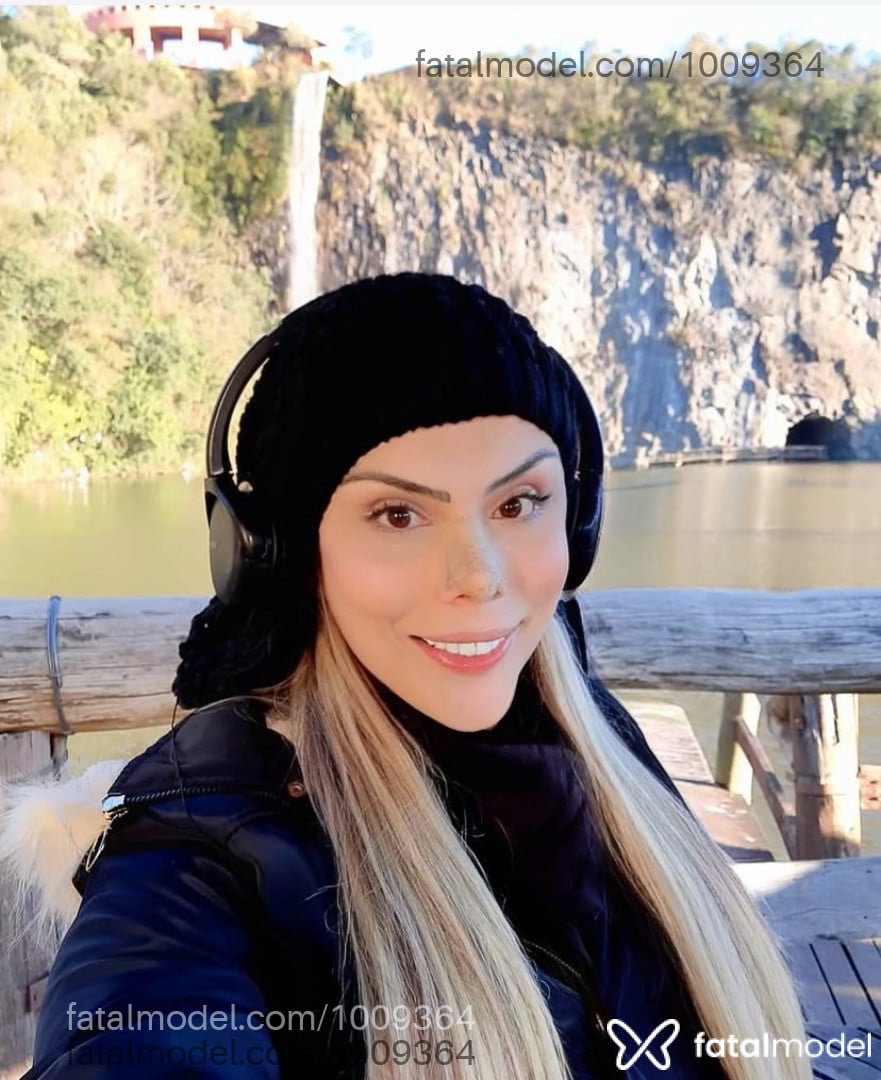 Acompanhante travesti loira (o) de olhos castanhos - Lorena Di Castro