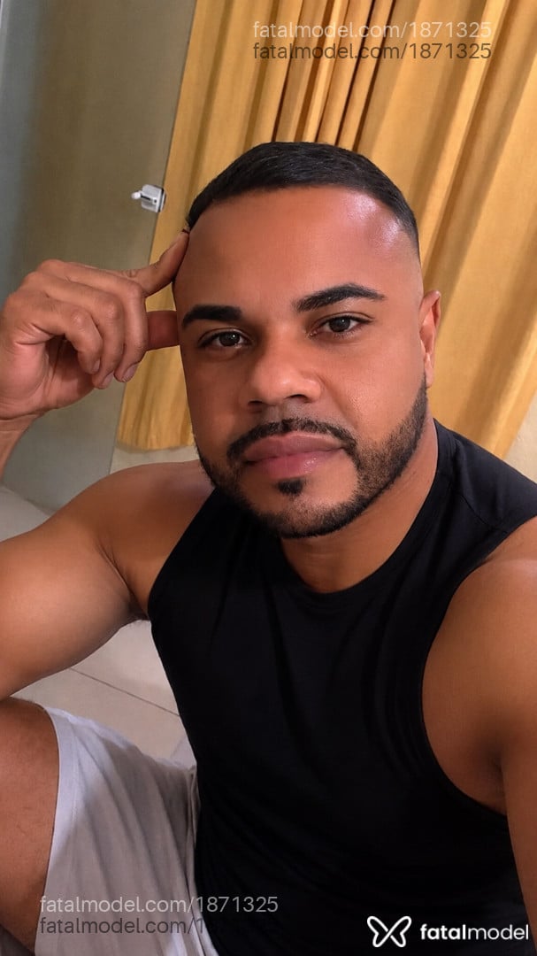 Acompanhante homem morena (o) de olhos mel em Itapema Acompanhante homem morena (o) de olhos mel em Itapema - Caue nego