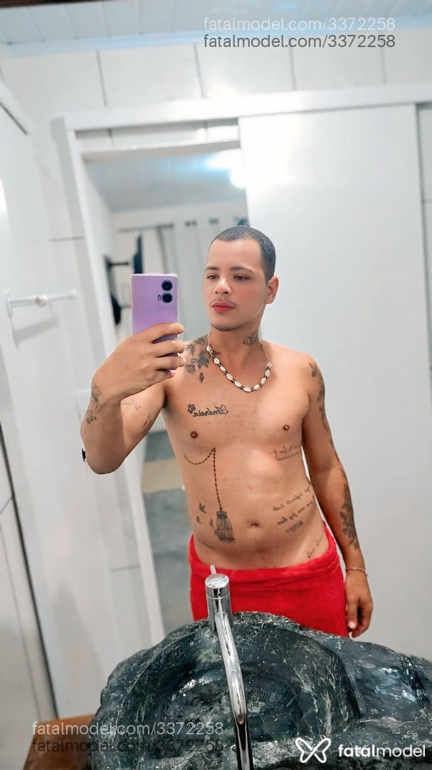 Acompanhante homem morena (o) de olhos pretos em Porto Belo Acompanhante homem morena (o) de olhos pretos em Porto Belo - Yan Rodrigues