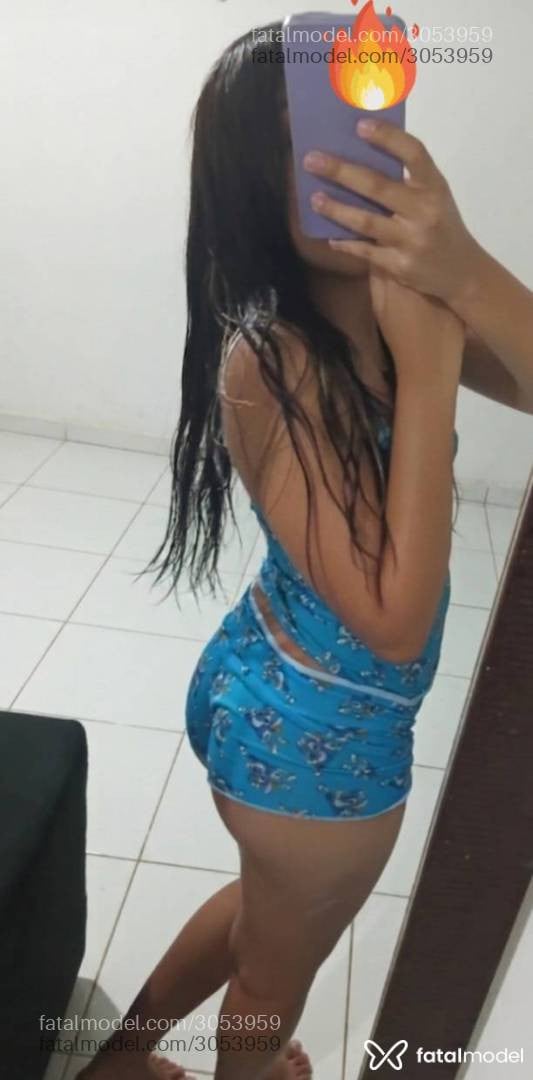 Acompanhante mulher com cabelo castanho de olhos castanhos - Rebeca Alencar
