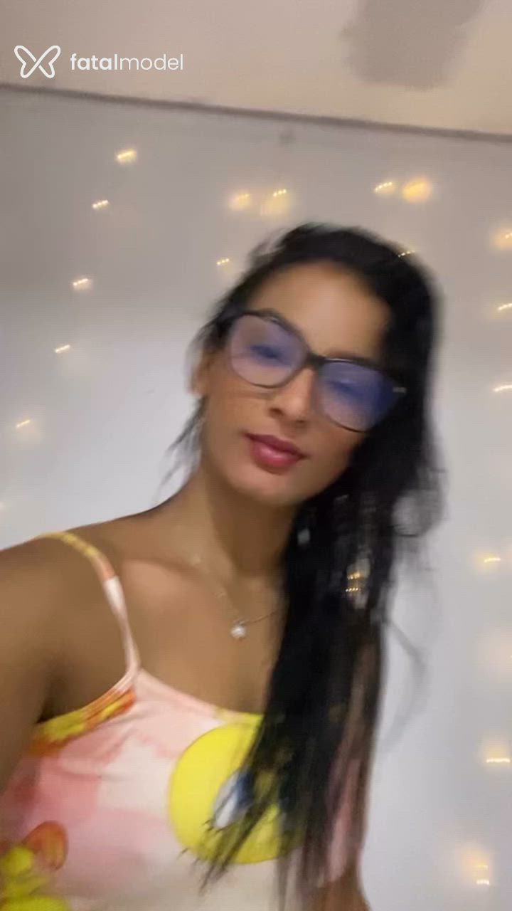 Acompanhante mulher morena (o) de olhos castanhos em Virtual Acompanhante mulher morena (o) de olhos castanhos em Virtual - Morena Flor