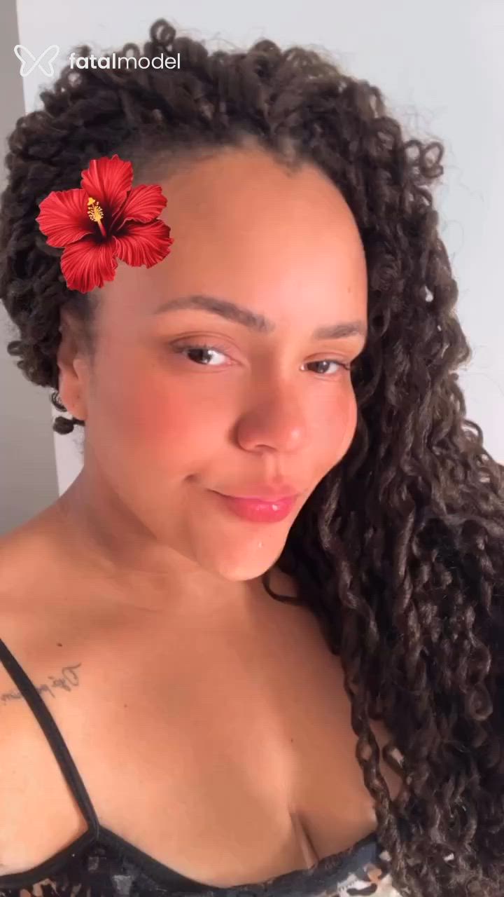 Acompanhante mulher com cabelo castanho de olhos castanhos em Bauru Acompanhante mulher com cabelo castanho de olhos castanhos em Bauru - Maria Júlia