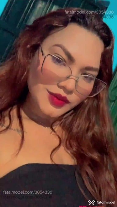 Acompanhante mulher ruiva (o) de olhos castanhos - Júlia