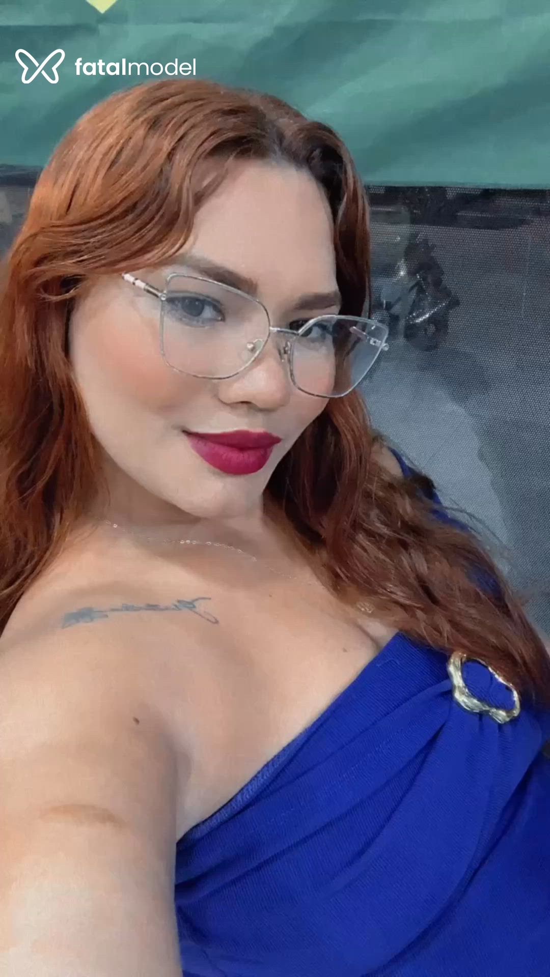 Acompanhante mulher ruiva (o) de olhos castanhos - Júlia