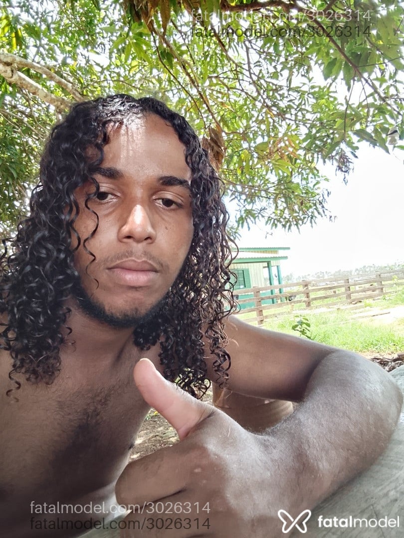 Acompanhante homem morena (o) de olhos pretos - Leopardo Selvagem Acompanhante homem morena (o) de olhos pretos - Leopardo Selvagem