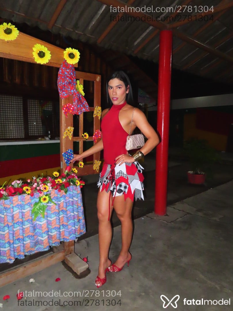 Acompanhante mulher trans morena (o) de olhos castanhos em São Paulo Acompanhante mulher trans morena (o) de olhos castanhos em São Paulo - Giovanna