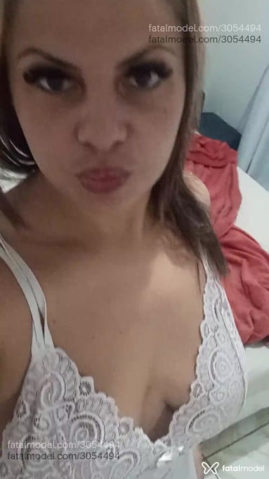 Acompanhante mulher com cabelo colorido de olhos mel em Campo Grande - Amora