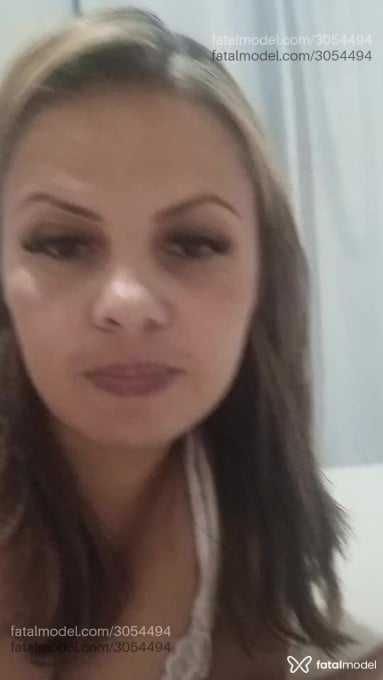 Acompanhante mulher com cabelo colorido de olhos mel em Campo Grande - Amora