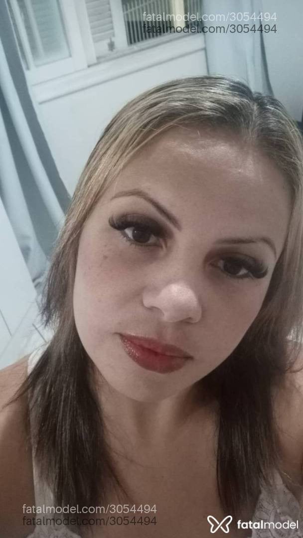 Acompanhante mulher com cabelo colorido de olhos mel em Campo Grande - Amora