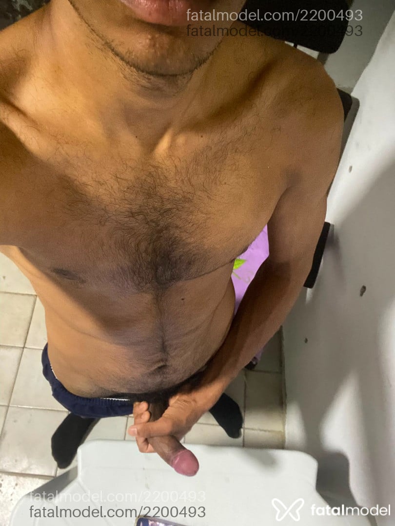 Acompanhante homem morena (o) de olhos castanhos em João Pessoa Acompanhante homem morena (o) de olhos castanhos em João Pessoa - Preto