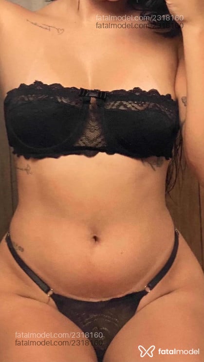 Acompanhante mulher com cabelo castanho de olhos castanhos em Recife Acompanhante mulher com cabelo castanho de olhos castanhos em Recife - Melissa