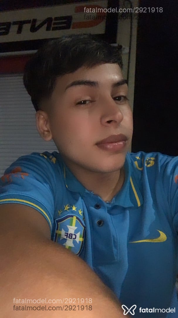 Acompanhante homem loira (o) de olhos pretos - Dudu Felix