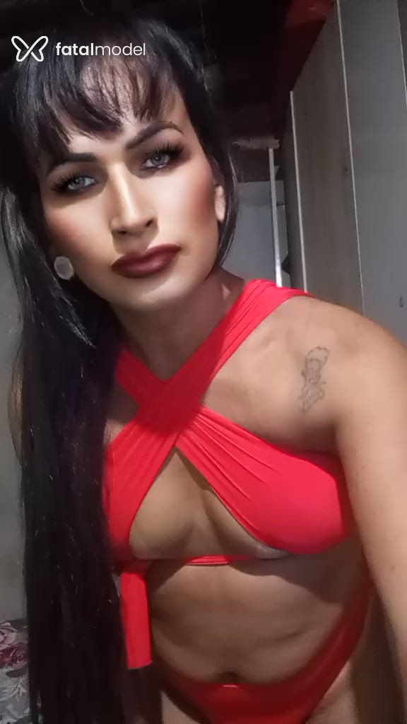 Acompanhante não-binário com cabelo castanho de olhos castanhos - Letícia Acompanhante não-binário com cabelo castanho de olhos castanhos - Letícia
