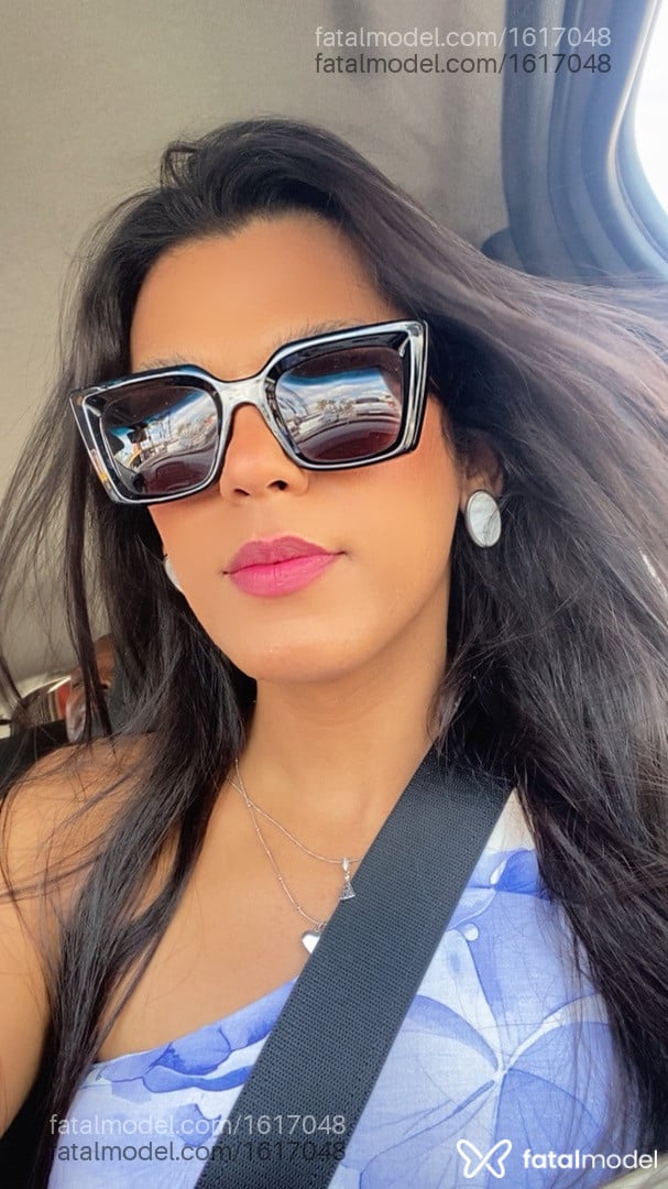 Acompanhante travesti morena (o) de olhos castanhos - Laura
