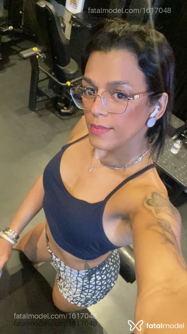 Acompanhante travesti morena (o) de olhos castanhos - Laura