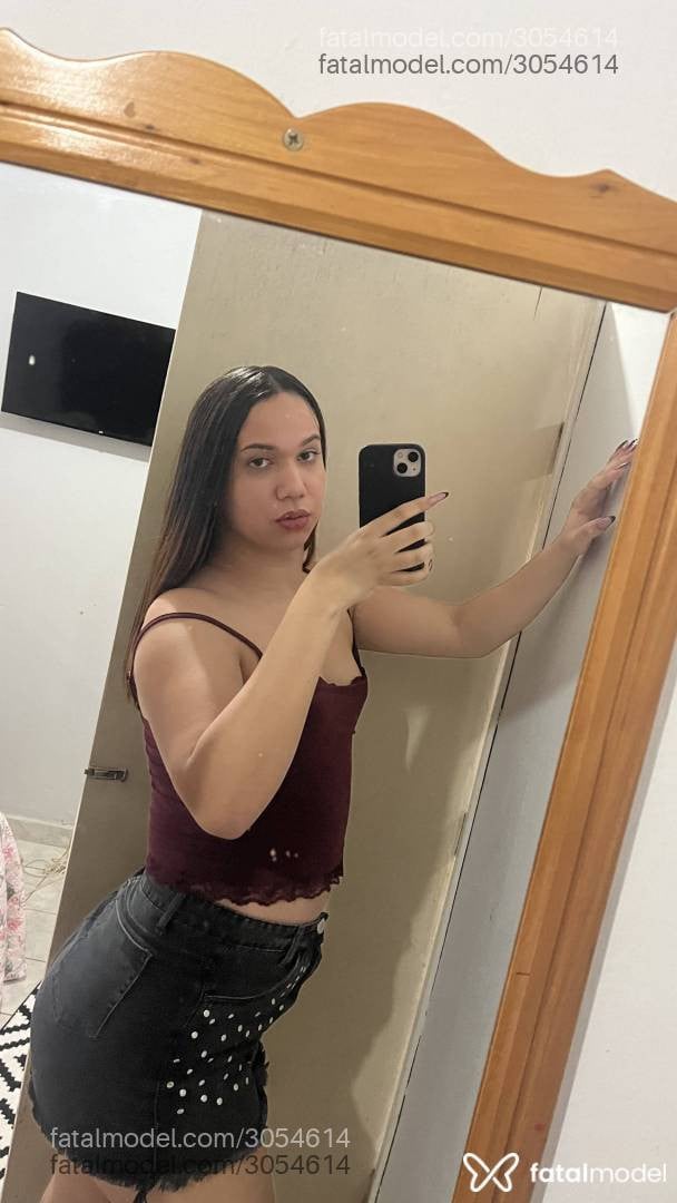 Acompanhante mulher trans com cabelo castanho de olhos castanhos - Kawany
