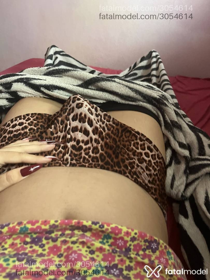Acompanhante mulher trans com cabelo castanho de olhos castanhos - Kawany