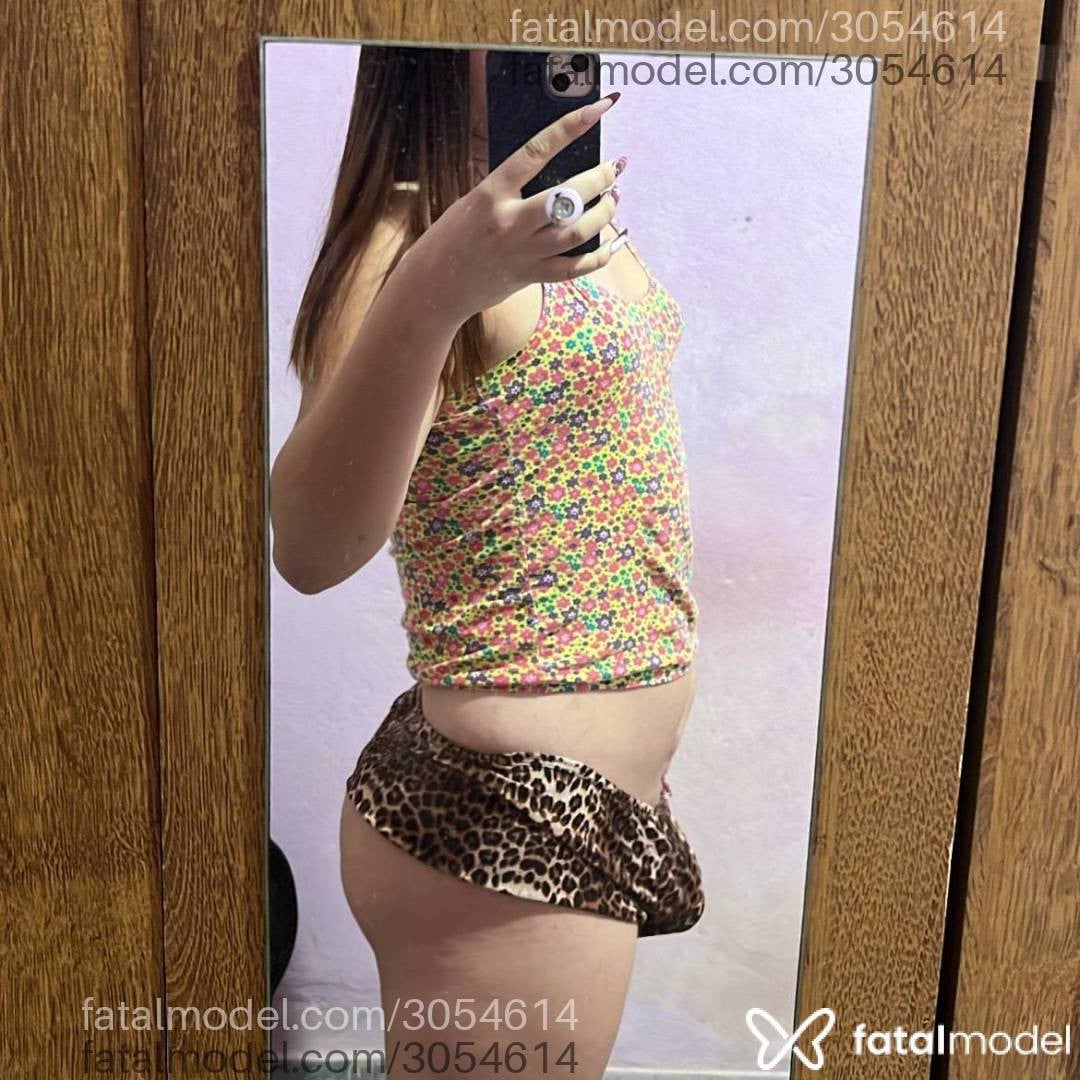 Acompanhante mulher trans com cabelo castanho de olhos castanhos - Kawany
