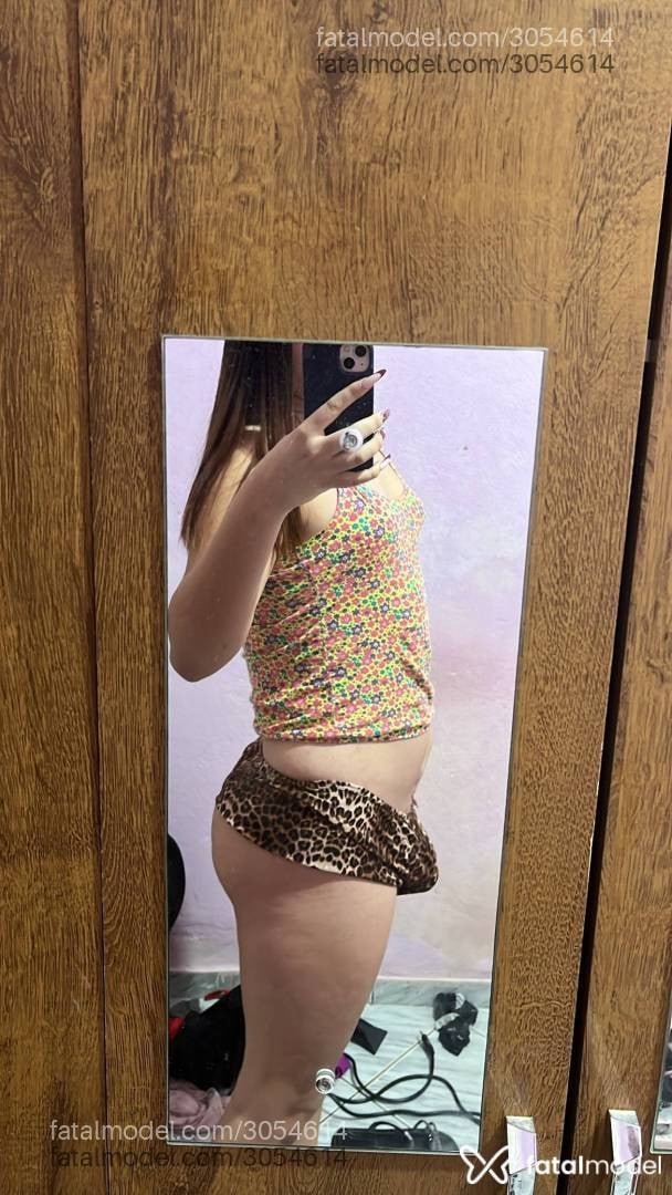 Acompanhante mulher trans com cabelo castanho de olhos castanhos - Kawany