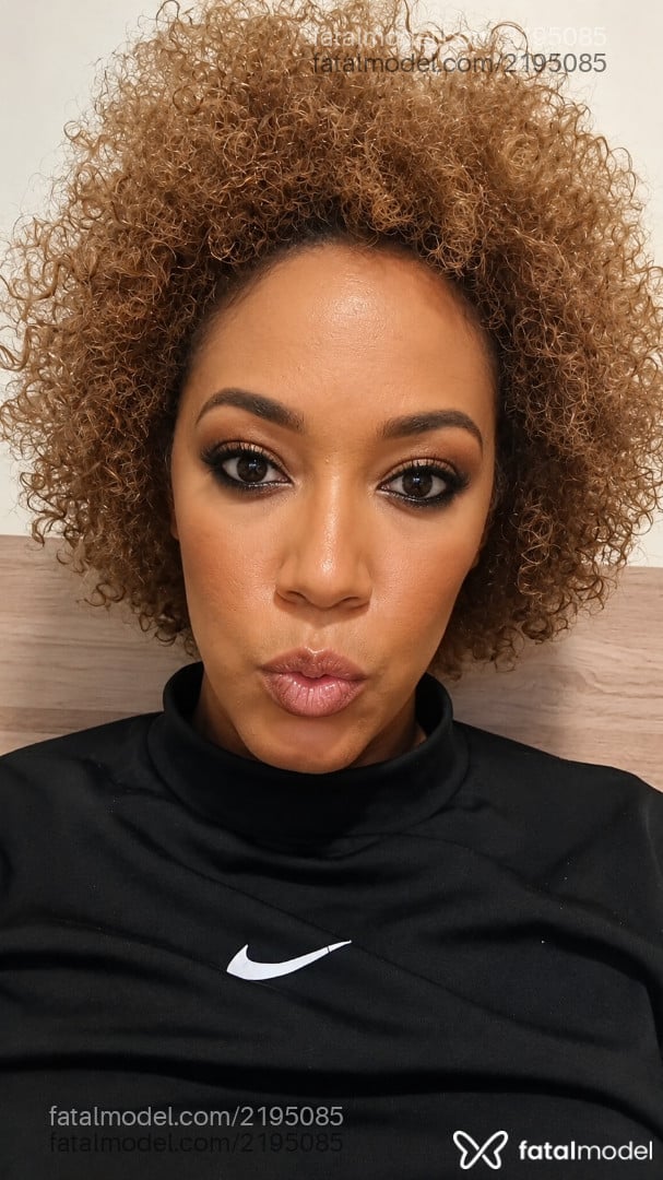 Acompanhante mulher trans com cabelo castanho de olhos castanhos - Luisapauzuda Acompanhante mulher trans com cabelo castanho de olhos castanhos - Luisapauzuda