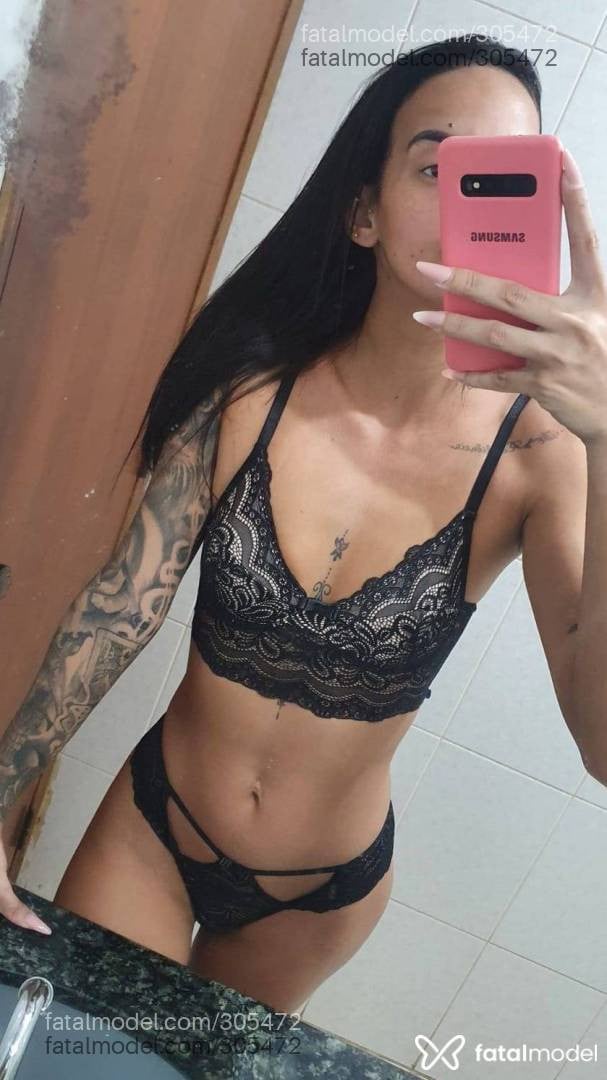 Acompanhante mulher morena (o) de olhos pretos - Renata