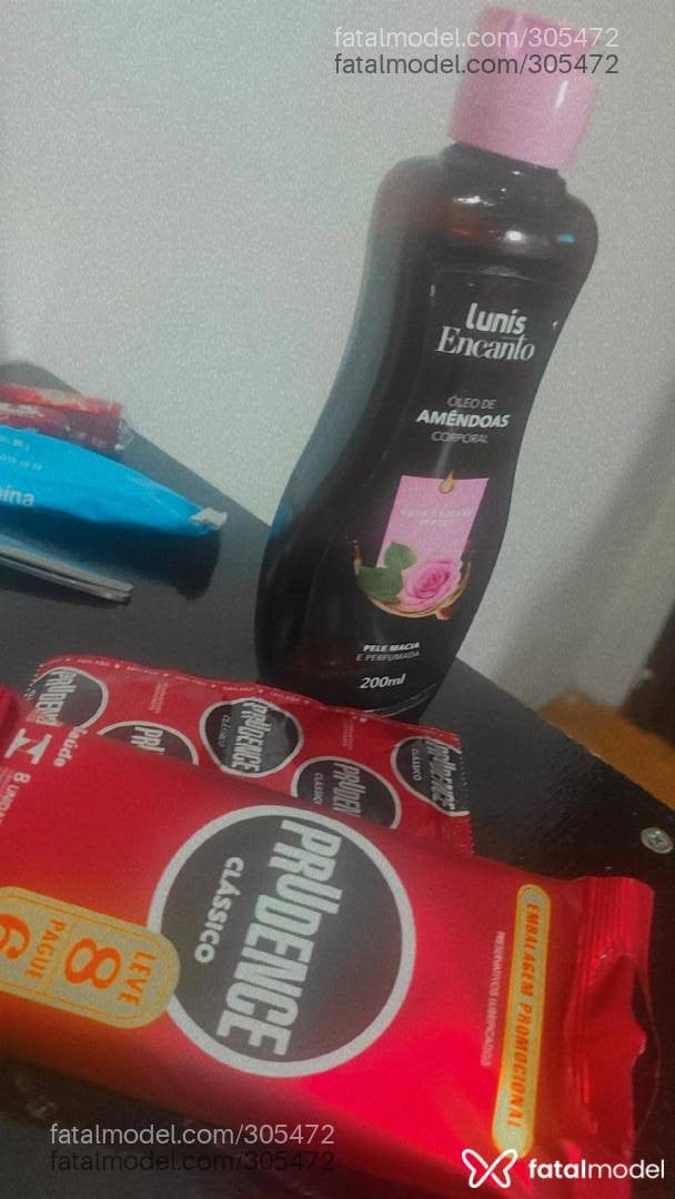 Acompanhante mulher morena (o) de olhos pretos - Renata