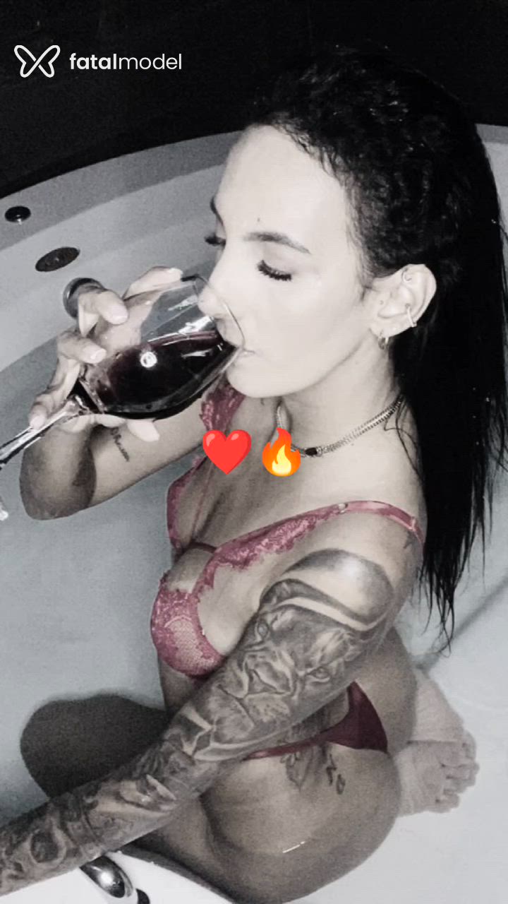 Acompanhante mulher morena (o) de olhos pretos - Renata