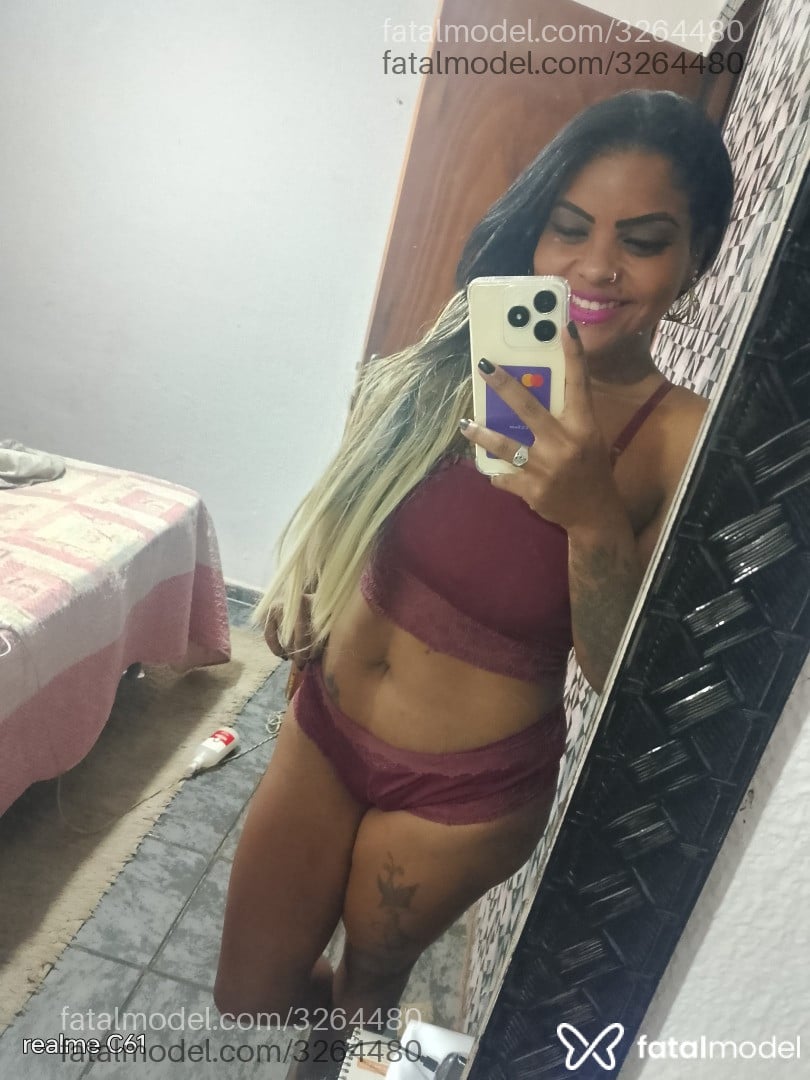 Acompanhante mulher com cabelo colorido de olhos pretos em Franca Acompanhante mulher com cabelo colorido de olhos pretos em Franca - Pérola Negra