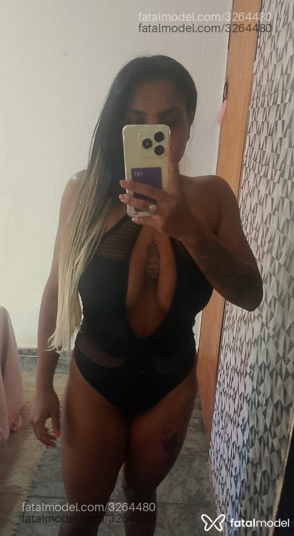Acompanhante mulher com cabelo colorido de olhos pretos em Franca Acompanhante mulher com cabelo colorido de olhos pretos em Franca - Pérola Negra