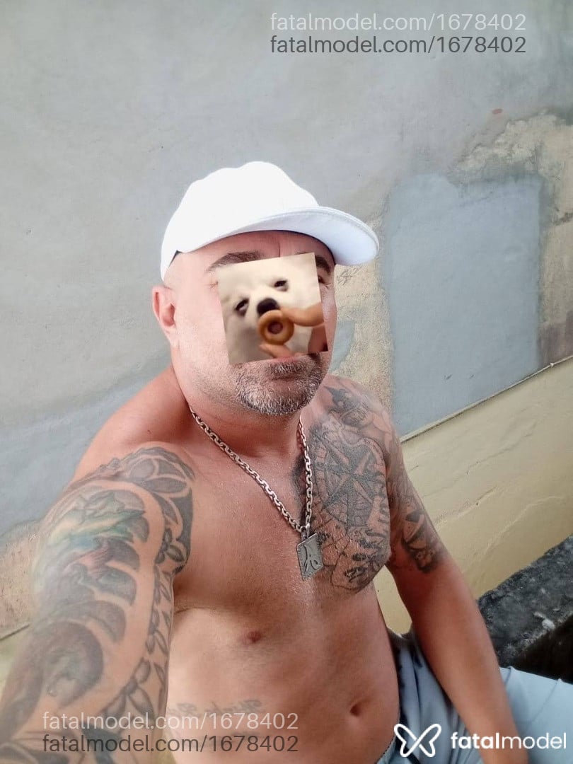 Acompanhante homem com cabelo grisalho de olhos verdes - Pyetro